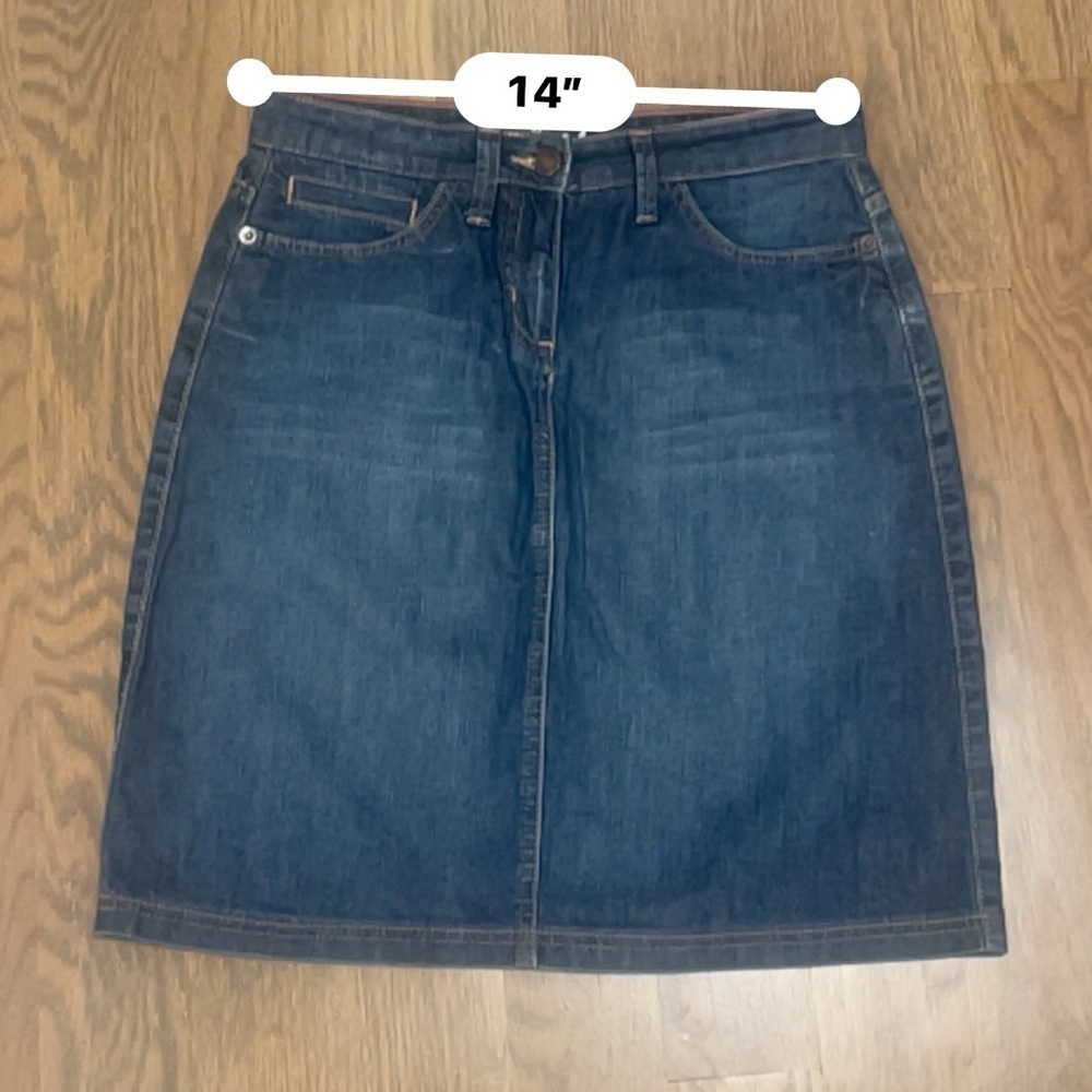 Boden blue Denim Skirt size 4R academia school
Girl - Picture 4 of 6